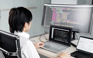 柳州 ,php声明和调用变量的符号是什么？